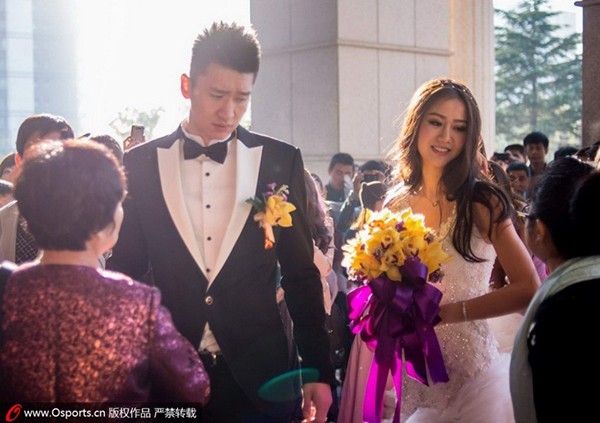 Cô dâu xinh đẹp của sao bóng rổ Trung Quốc rạng rỡ trong ngày cưới 1
