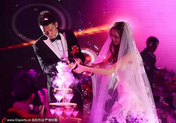 Cô dâu xinh đẹp của sao bóng rổ Trung Quốc rạng rỡ trong ngày cưới 14