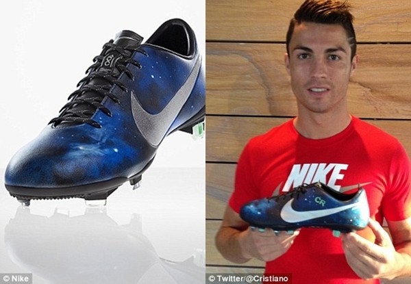 Ronaldo khoe "siêu phẩm" giày lấp lánh ánh sao 1