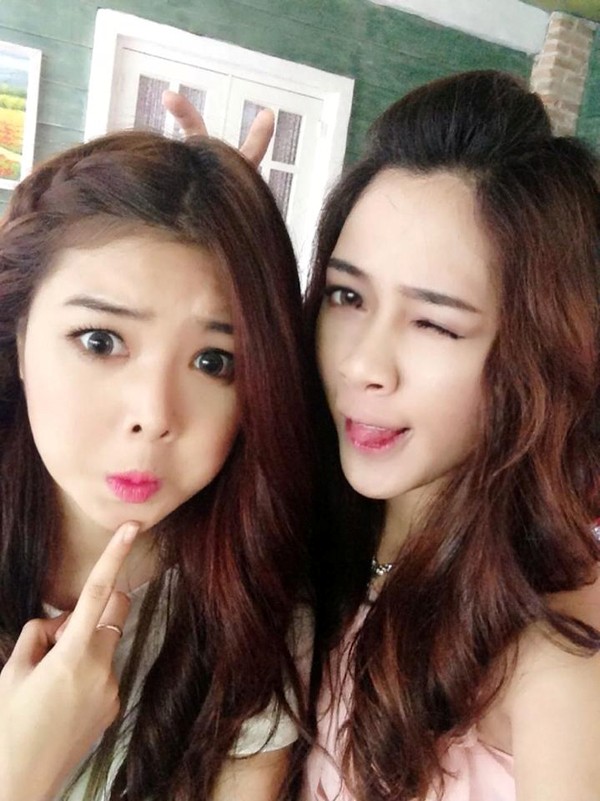 Khoảnh khắc giống hệt nhau có 1-0-2 của các hot girl Việt Nam