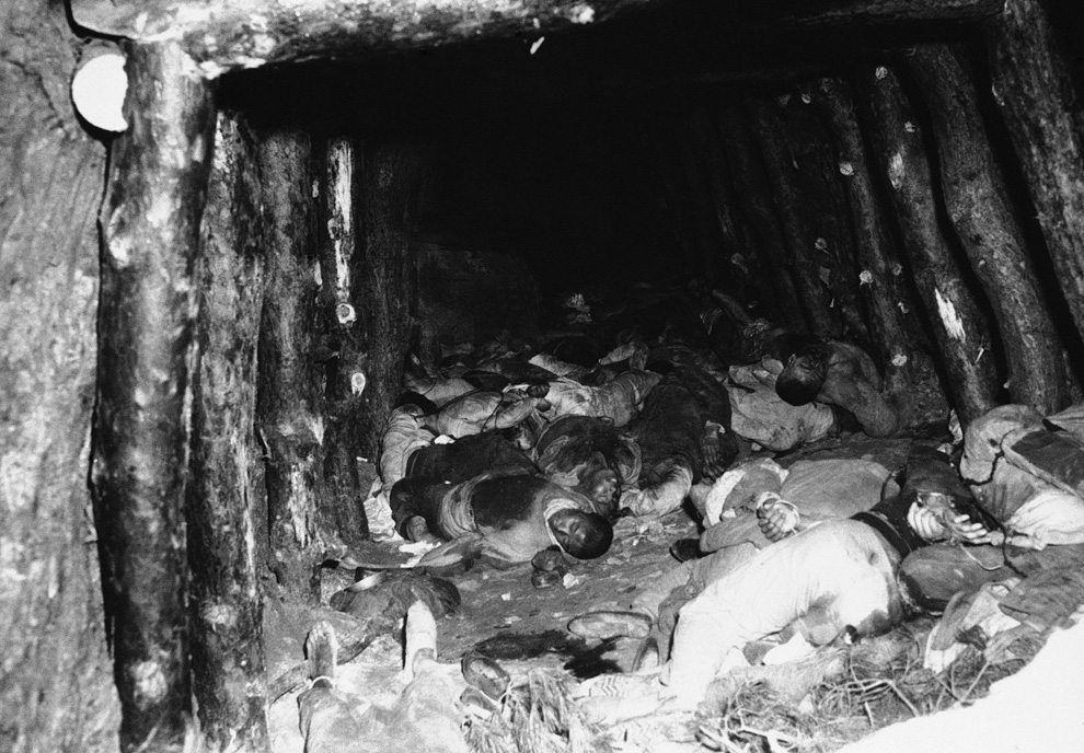  	Thi thể của 60 người Triều Tiên tại hầm mỏ Kum Bong San.