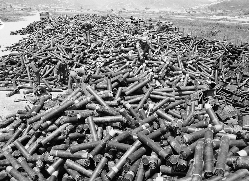  	Vỏ đạn và cối của lính Mỹ và Hàn Quốc.