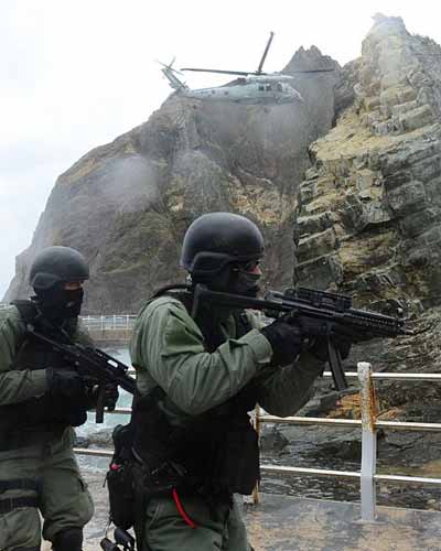  Một quan chức Bộ Quốc phòng cho biết việc công khai diễn tập bảo vệ đảo Dokdo thể hiện ý chí của quân đội Hàn Quốc luôn kiên cường chiến đấu bảo vệ đảo Dokdo là một phần lãnh thổ của Hàn Quốc, tờ chinamil của Trung Quốc đưa tin.