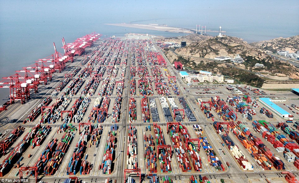 Goliath của thương mại toàn cầu: Các bến tàu container tại cảng Yangshan, mà là một phần của cảng Thượng Hải mà năm ngoái xử lý tấn gần 740million hàng năm cuối cùng