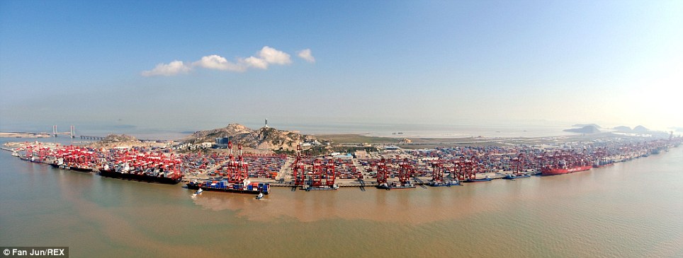 Vị trí, địa điểm, vị trí: vị trí của Thượng Hải ở cửa sông Dương Tử đã làm cho nó một khu vực quan trọng của phát triển thương mại ven biển trong triều đại nhà Thanh