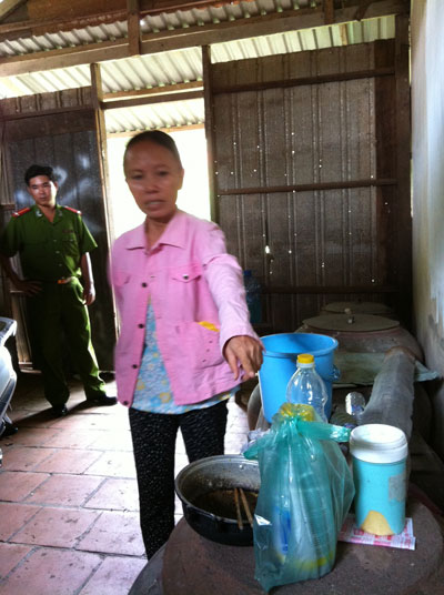 	Bà Hương khai bỏ thuốc diệt cỏ vào nước uống, thức ăn để đuổi cháu ra khỏi nhà