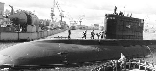 Tàu ngầm Hà Nội trở về nhà máy Admiraltei verfi để bước sang giai đoạn thử nghiệm trên bờ và thử nghiệm tiếp nhận-bàn giao