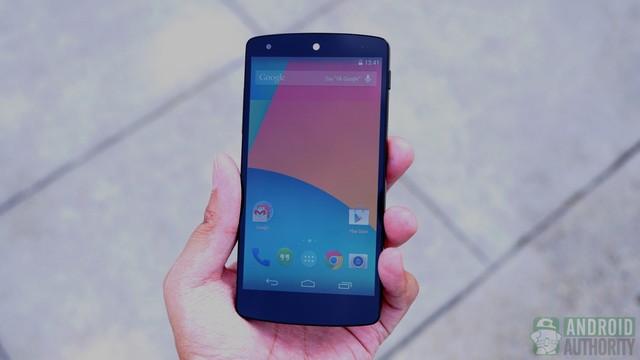 Xót ruột nhìn “tra tấn” Nexus 5