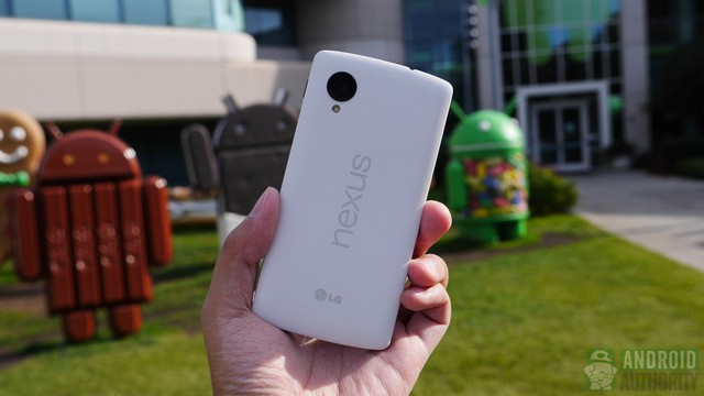 Xót ruột nhìn “tra tấn” Nexus 5