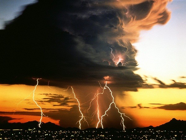 Các hiện tượng đáng sợ có thể xảy ra trong siêu bão 1