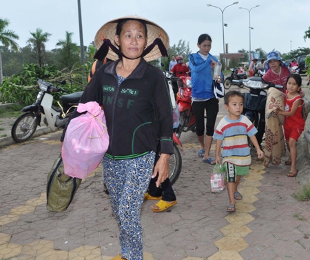 dân tránh bão, về nhà, Quảng Nam - Đà Nẵng