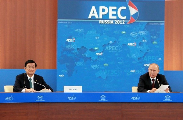  	Chủ tịch nước Trương Tấn Sang họp báo chung với Tổng thống Nga Vladimir Putin tại Hội nghị APEC 2012 (Ảnh: Nguyễn Khang-TTXVN)