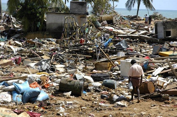 So sánh sự khủng khiếp của siêu bão Haiyan với thảm họa chấn động năm 2004 12