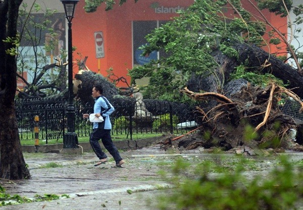 So sánh sự khủng khiếp của siêu bão Haiyan với thảm họa chấn động năm 2004 17