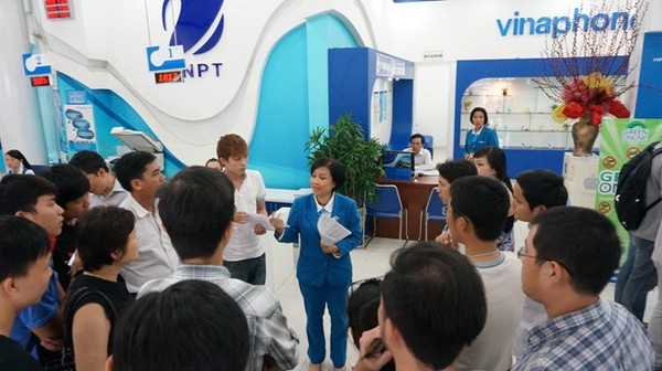 Nhộn nhịp cảnh mua iPhone 5S chính hãng tại Việt Nam 26