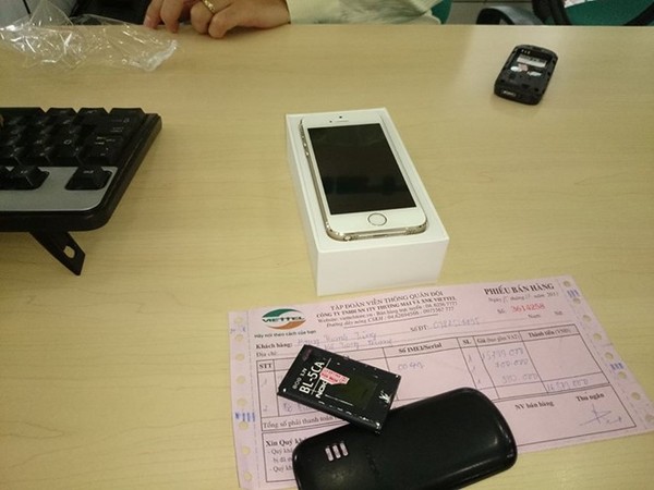 Nhộn nhịp cảnh mua iPhone 5S chính hãng tại Việt Nam 29