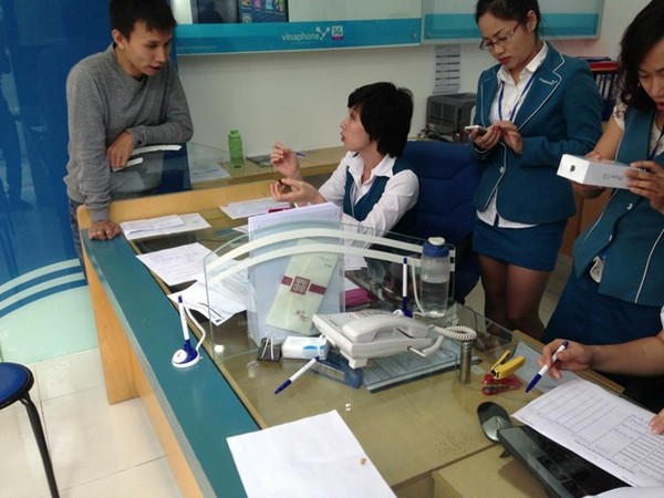 Nhộn nhịp cảnh mua iPhone 5S chính hãng tại Việt Nam 39