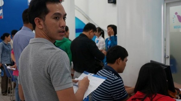 Nhộn nhịp cảnh mua iPhone 5S chính hãng tại Việt Nam 46