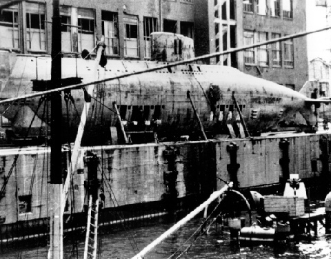 Tàu ngầm XVIIB của Walter ,người đi tiên phong trong công nghệ AIP ,được quân Đồng Minh thu hồi sau Thế Chiến II như môt chiến lợi phẩm