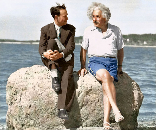 Phút thư giãn của Albert Einstein tại New York
