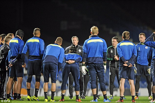  	Schalke 04 đào tạo tại Stamford Bridge cho trận đấu đêm nay