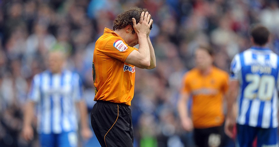 
	Stephen Hunt của Wolves ôm đầu thất vọng