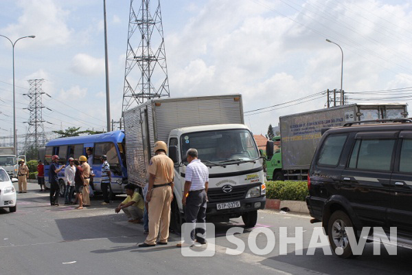 Hiện trường vụ tai nạn giao thông liên hoàn giữa 6 xe ô tô trên quốc lộ 1A