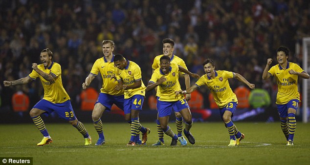  	Arsenal giành quyền đi tiếp tại League Cup sau loạt luân lưu cân não