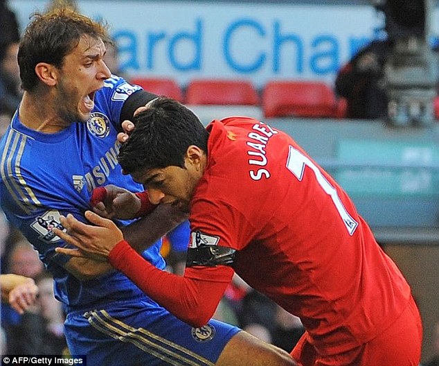  	Suarez khiến Liverpool nhiều lần mất mặt