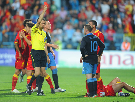  	Rooney bị đuổi khỏi trận Anh gặp Montenegro