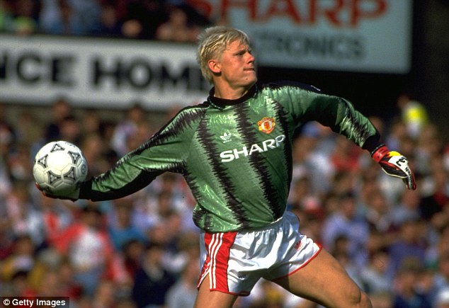  	Peter Schmeichel từng &quot;củ hành&quot; Ryan Giggs rất nhiều