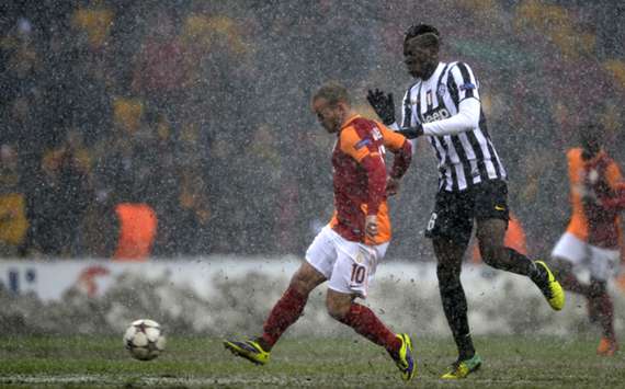  	Sneijder có pha dứt điểm cực hiểm, tiễn Juventus rời Champions League