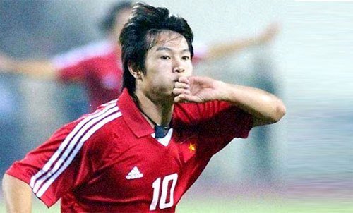 
	Văn Quyến từng là một tài năng lớn của bóng đá Việt Nam nhưng vì được kỳ vọng, được tung hô mà sa ngã