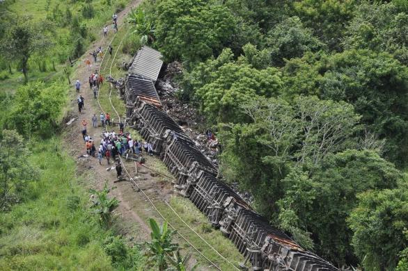 Hiện trường vụ đoàn tàu chở hàng trật đường ray ở Huimanguillo thuộc bang Tabasco của Mexico, khiến 6 người thiệt mạng.