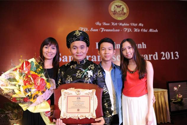 Xuân Hinh nhận giải thưởng cao quý, dân mạng hả hê khi An Nguy 'đá xoáy' Bà Tưng