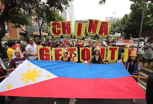 Chùm ảnh: Dân Philippines rầm rộ biểu tình chống Trung Quốc