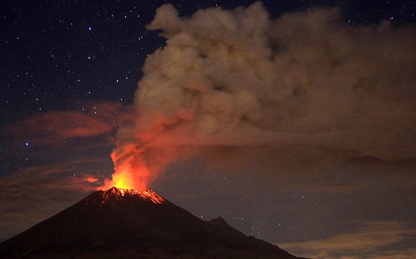 
	Núi lửa Popocatepetl, Mexico phun trào.