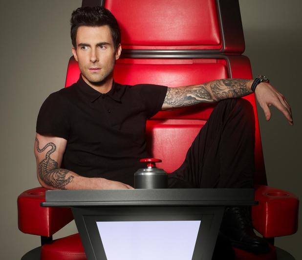
	Adam trên ghế nóng The Voice Mỹ