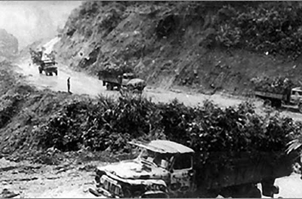 Bất chấp những nỗ lực kéo dài mùa mưa trên đường mòn Hồ Chí Minh của Mỹ, hàng hóa từ phía Bắc vẫn ào ào tiến về phía Nam góp phần quan trọng trong công cuộc  giải phóng đất nước. Ảnh tư liệu.