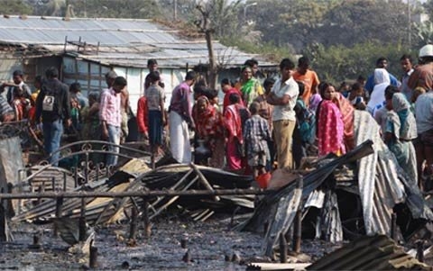 Lửa thiêu rụi một khu ổ chuột tại Bangladesh