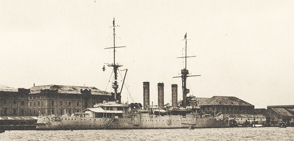 	Con tàu Izumo của Nhật Bản từng tham gia cuộc xâm lược Trung Quốc.