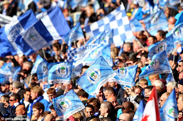 Chùm ảnh: Man City đau đớn cúi đầu, Wigan sung sướng nâng cúp