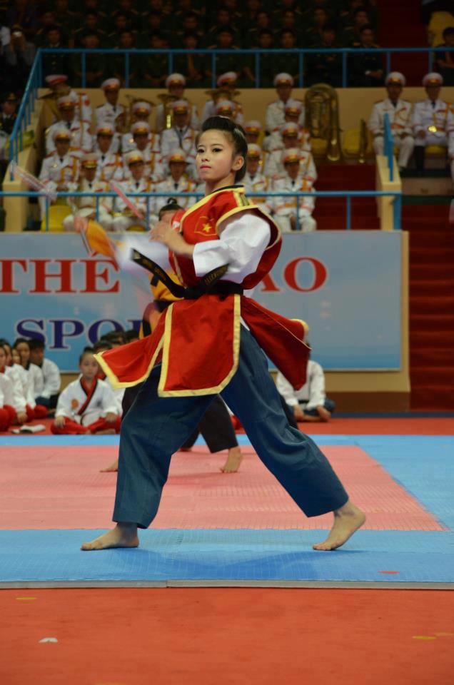 Sốt với các tư thế trên sàn đấu của nữ VĐV xinh đẹp Taekwondo