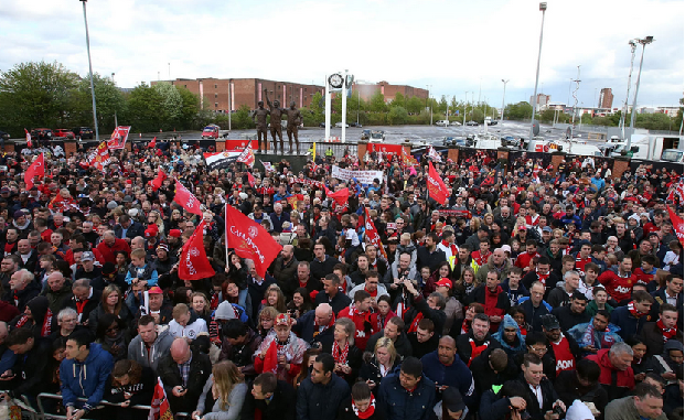 TRỰC TIẾP, Lễ diễu hành của Man United: Chiếc xe đã có mặt ở quảng trường Albert