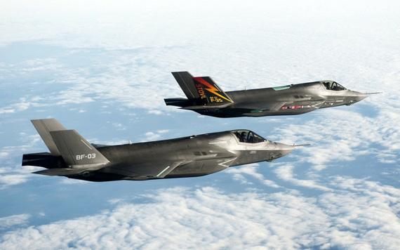 
	Hai máy bay F-35 có thể trao đổi thông tin một cách dễ dàng thông qua MADL.