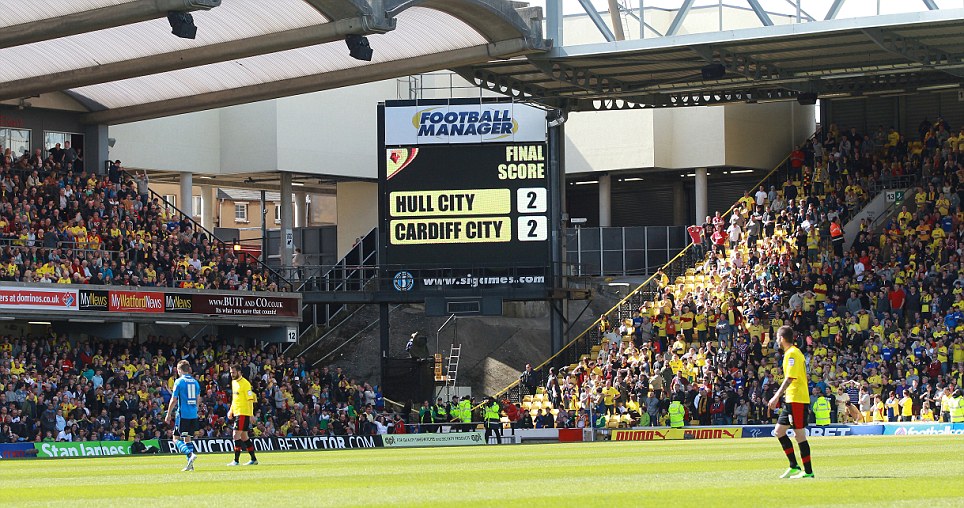 
	Các cầu thủ Watford chứng kiến kết quả trận đấu của Hull City