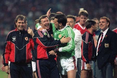 
	Sir Alex có danh hiệu đầu tiên với Man United khi đánh bại Crystal Palace trong trận đá lại Chung kết FA Cup năm 1990