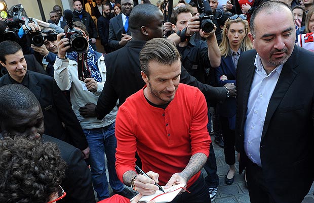 
	David Beckham hiện đang ở Paris để ký tặng cho khách hàng mua đồ lót