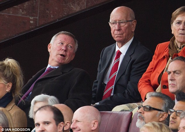  	Sir Alex Ferguson và Sir Bobby Charlton vẫn hết lòng ủng hộ David Moyes
