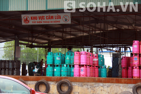  	Số bình gas đã bị  "phù phép" được cơ quan Công an tỉnh Quảng Ninh thu giữ tại trụ sở của Công ty Điện Quang.